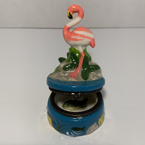 Flamingo Trinket Pill Box With Fish Trinket Tropical Flamingo Fish Water 4”H - Picture 10 of 13